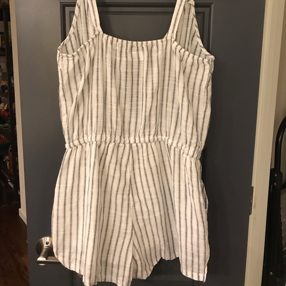 NWT Old Navy Stripped Romper - Picture 4 of 12